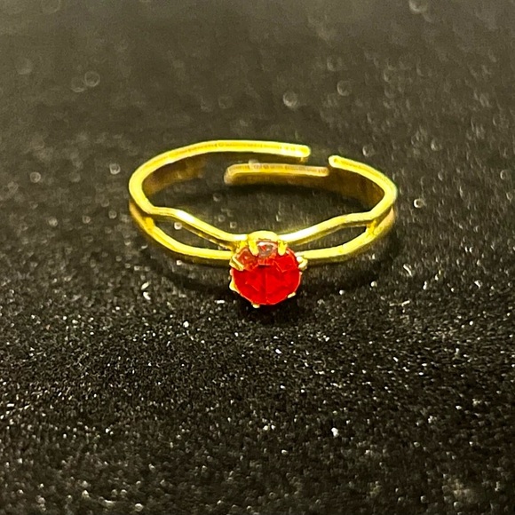 Adjustable Gold Tone Ring with Red Gemstone Size 7 - Picture 1 of 11